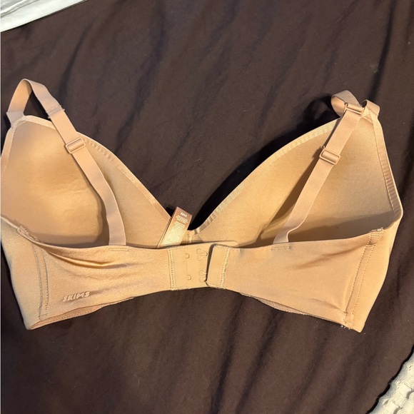 SKIMS wireless bra - Picture 2 of 3